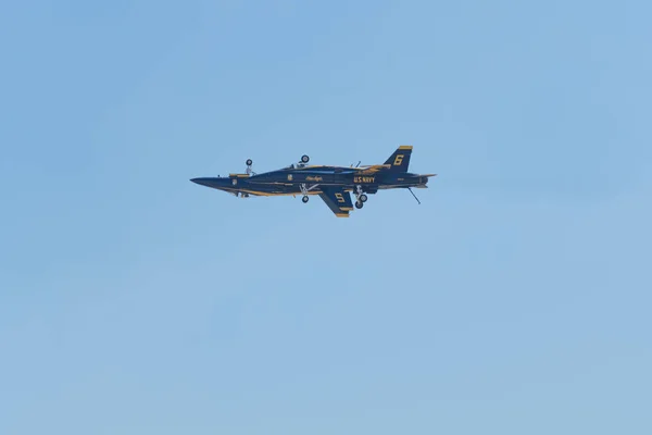 US Navy Blue Angels teljesítő a Miramar Air Show — Stock Fotó