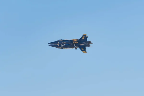 US Navy Blue Angels utför på Miramar Air Show — Stockfoto