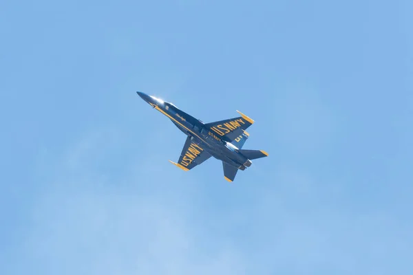 US Navy Blue Angels teljesítő a Miramar Air Show — Stock Fotó