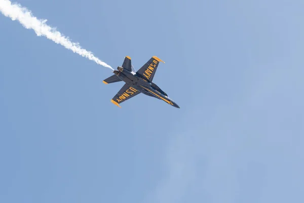 US Navy Blue Angels utför på Miramar Air Show — Stockfoto