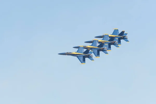 U.S. Navy Blue Angels se apresentando no Miramar Air Show — Fotografia de Stock