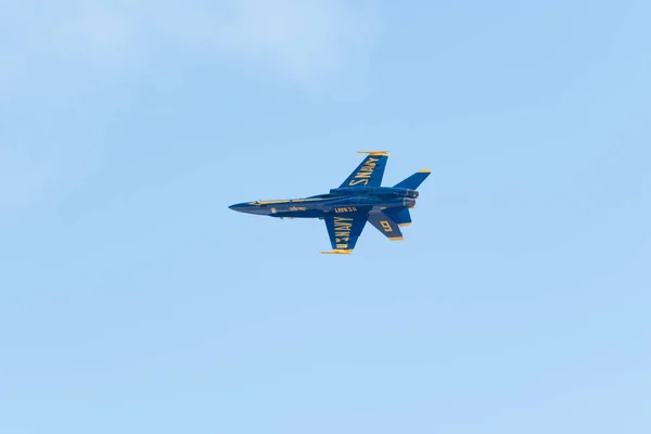 U.S. Navy Blue Angels si esibisce al Miramar Air Show — Foto Stock