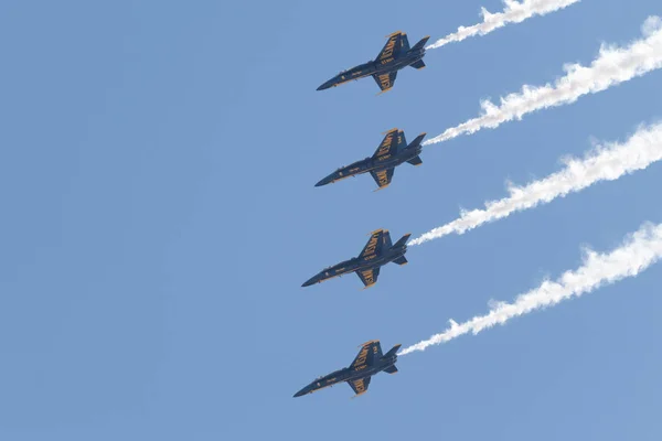 U.S. Navy Blue Angels performing at the Miramar Air Show — Stock Photo, Image