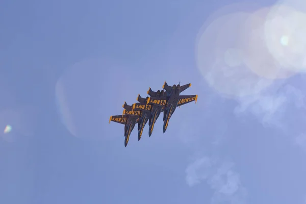 US Navy Blue Angels utför på Miramar Air Show — Stockfoto