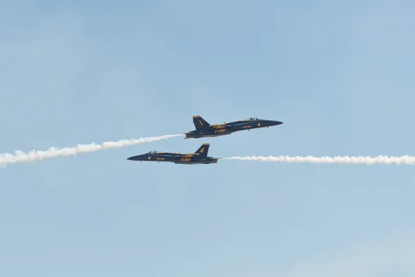 Ángeles Azules de la Marina de los Estados Unidos actuando en el Miramar Air Show —  Fotos de Stock