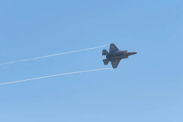 Lockheed Martin F-35b Lightning bizi deniz inci performans Kuvvetleri — Stok fotoğraf