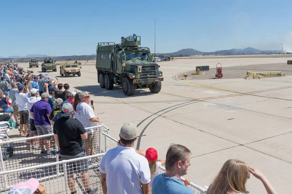 Askeri araçlar Miramar hava Fuarı'nda gerçekleştirme