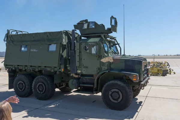 Militaire voertuigen uitvoeren op de Miramar Air Show — Stockfoto