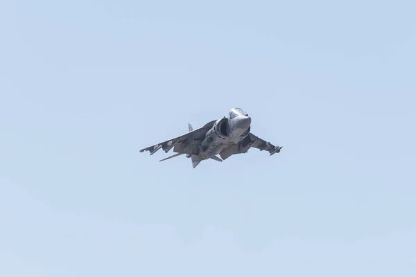 Boeing AV-8B Harrier II se apresentando no Miramar Air Show — Fotografia de Stock