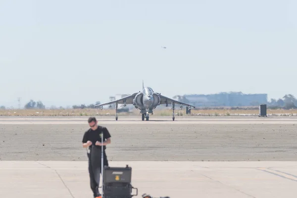 미 라마 에어쇼에서 수행 하는 보잉 Av-8b 해리 어 Ii — 스톡 사진