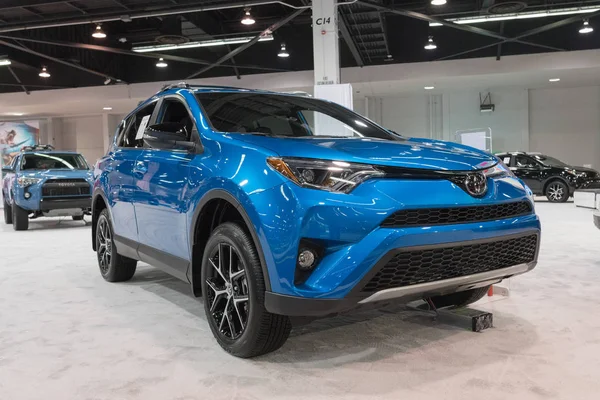 Toyota RAV4 на выставке — стоковое фото