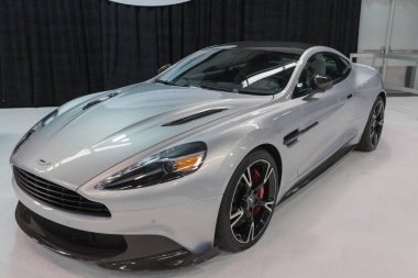 Aston Martin Vanquish ekranda