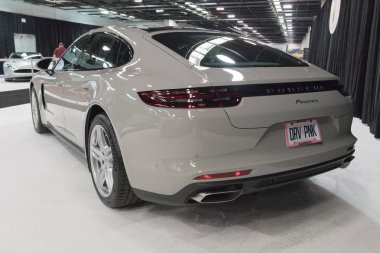 Porsche Panamera ekranda