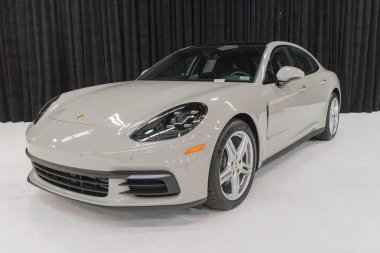 Porsche Panamera ekranda