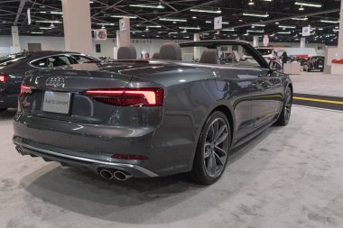 Audi S5 Cabrio ekranda