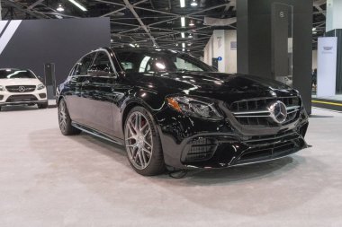 Mercedes-Benz Amg E 63 ekranda
