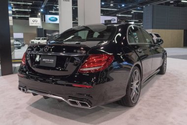 Mercedes-Benz Amg E 63 ekranda