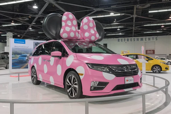 Honda Odyssey på displayen — Stockfoto