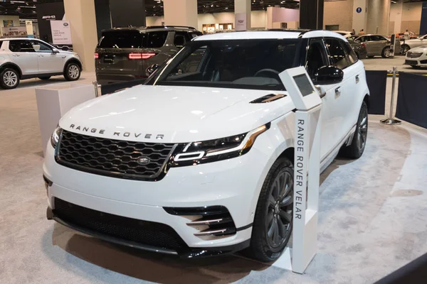 Land Rover Range Rover Velar på displayen — Stockfoto