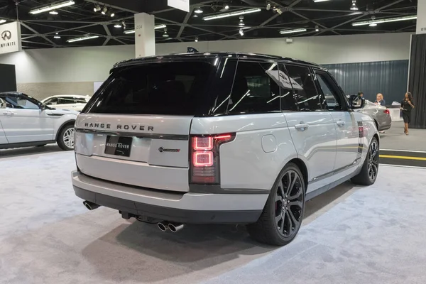 Land Rover Range Rover wird ausgestellt — Stockfoto