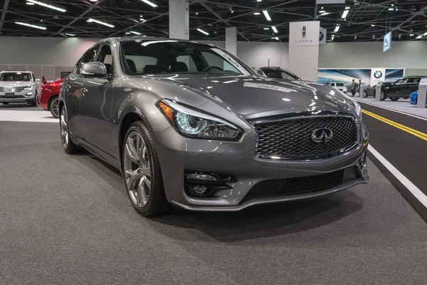 Infiniti Q70 ekranda