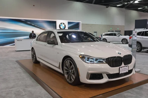 BMW M760li xdrive V12 ekranda