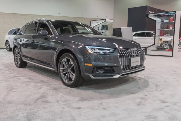 Audi a4 allroad auf dem display — Stockfoto