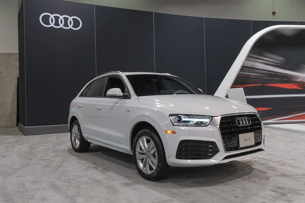 Audi Q3 en pantalla —  Fotos de Stock