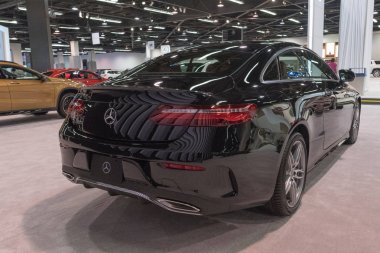 Mercedes-Benz E400 ekranda