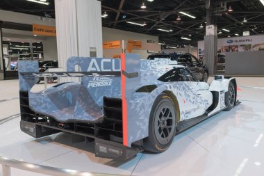Acura Arx-05 Dpi yarış arabası ekranda