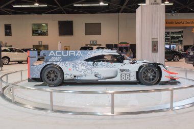 Acura Arx-05 Dpi yarış arabası ekranda