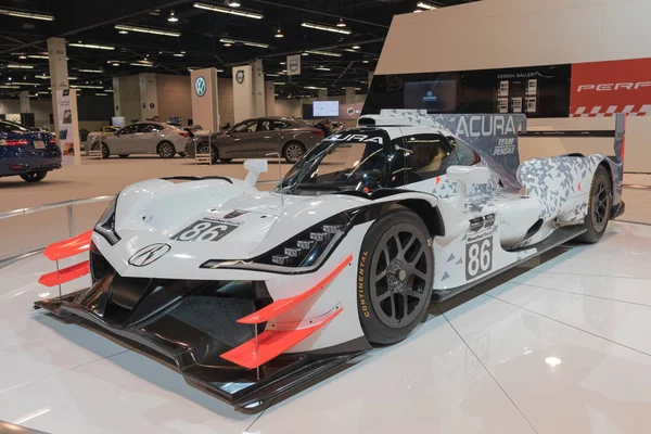 Acura Arx-05 Dpi yarış arabası ekranda