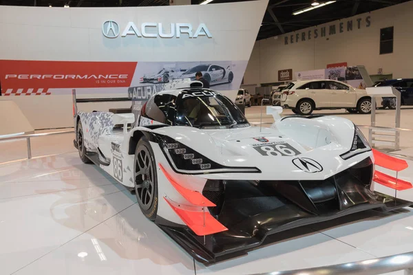 Acura Arx-05 Dpi yarış arabası ekranda