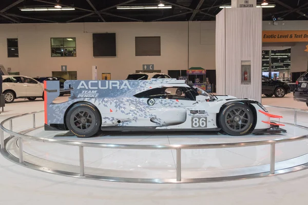 Acura Arx-05 Dpi yarış arabası ekranda
