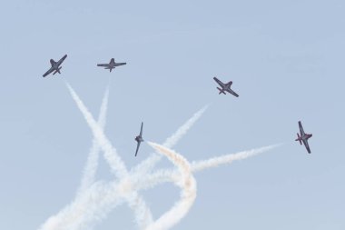 Kanada Kuvvetleri Snowbirds Huntington Beach Air'de gerçekleştirme