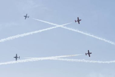 Kanada Kuvvetleri Snowbirds Huntington Beach Air'de gerçekleştirme