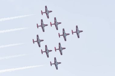 Kanada Kuvvetleri Snowbirds Huntington Beach Air'de gerçekleştirme