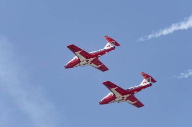 Kanada Kuvvetleri Snowbirds Huntington Beach Air'de gerçekleştirme