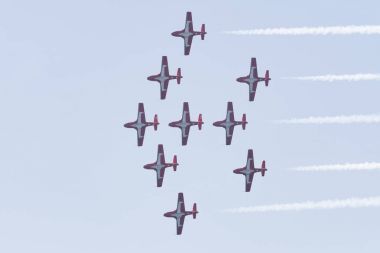 Kanada Kuvvetleri Snowbirds Huntington Beach Air'de gerçekleştirme