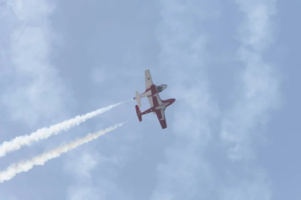 カナダ軍スノーバード ハンティントンビーチ空気で実行 — ストック写真