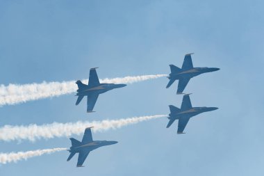 ABD lacivert melekler Huntington Beach hava Sho gerçekleştirme