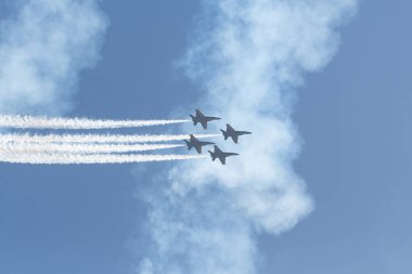 ABD lacivert melekler Huntington Beach hava Sho gerçekleştirme