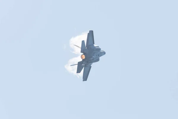 F-35 F-35a şimşek II Huntington Beach hava S gerçekleştirme — Stok fotoğraf