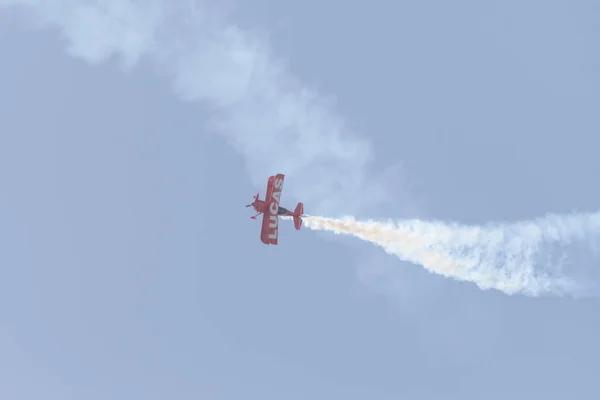 Michael Wiskus teljesítő, a Huntington Beach Air Show. — Stock Fotó