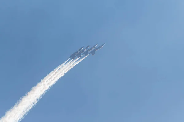 US Navy Blue Angels uitvoeren op de Huntington Beach lucht Sho — Stockfoto