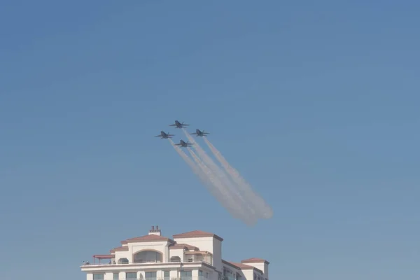 ΗΠΑ Navy Blue Angels επιδόσεις στο το Sho αέρα Χάντινγκτον Μπιτς — Φωτογραφία Αρχείου