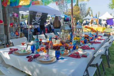 Ölülerin günü sırasında ölü hatırlamak sunak