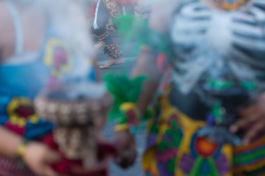 Ölülerin günü sırasında geleneksel Aztek ritüel