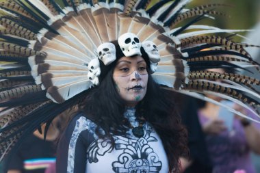 Ölülerin günü sırasında geleneksel Aztek ritüel