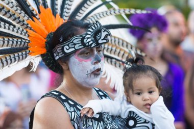 Ölülerin günü sırasında geleneksel Aztek ritüel